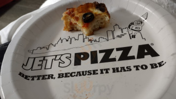 Jet's Pizza food