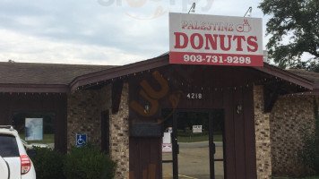 Palestine Donuts outside