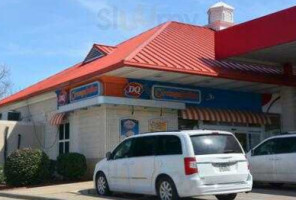 Dairy Queen (treat) outside