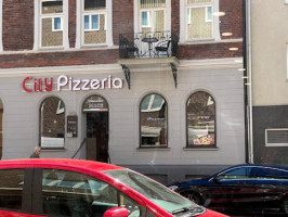 City Pizzaria outside