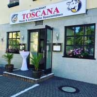 Toscana outside