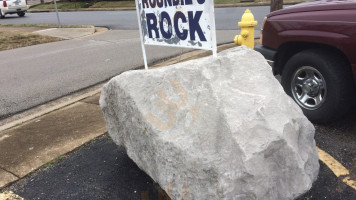 Roundies Rock Cafe outside