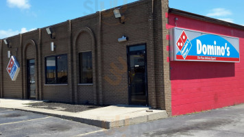 Domino's Pizza outside