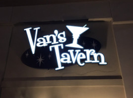 Van's Tavern food