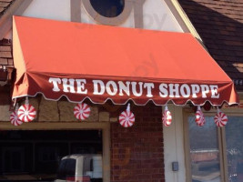 My Lil Sister's Doughnut Shoppe outside