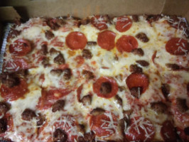 Jet's Pizza food