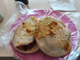 Gorditas El Güero food