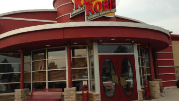 Red Robin Gourmet Burgers And Brews outside