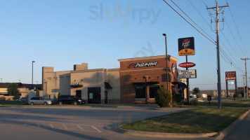 Pizza Hut outside