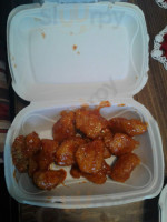 Detroit Wing Company food