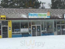 The Froyo House outside