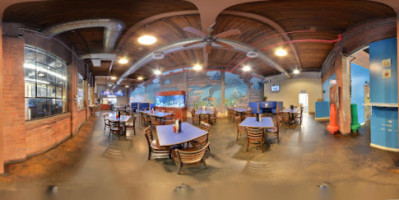 J's Crab Shack inside