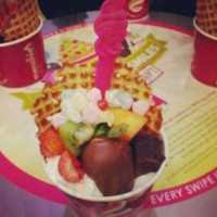 Menchie's Frozen Yogurt food