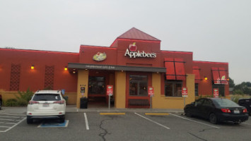 Applebee's outside