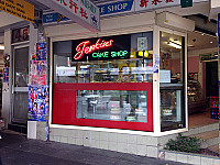 Jenkins Cake Shop outside