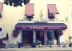 Le Bilboquet outside