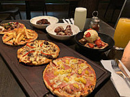 Pizza Piazza food