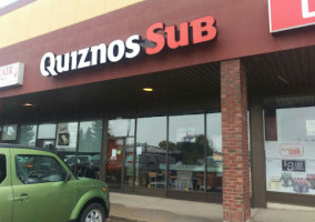 Quiznos Sub outside