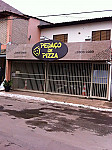 Pedaço de Pizza outside