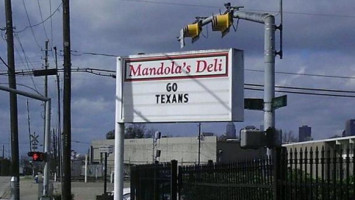 Mandola's Deli outside