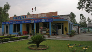 Royal Vaishno Dhaba outside