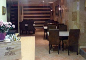 Le Cafe inside