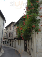 Café Du Centre Montcuq outside