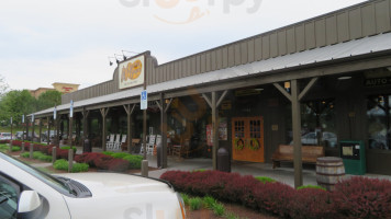 Cracker Barrel outside