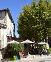 Le Bistrot De Madeleine outside