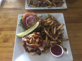 Narrows Tavern food