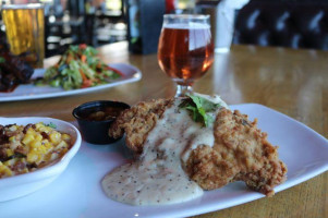 Rock And Brews Corona food