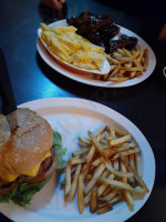 Gold Mountain Sports Tavern food