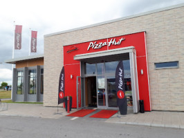 Pizza Hut Linkoeping outside