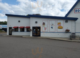 Chip's Hamburgers Of Marshfield outside