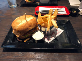 Red Robin Gourmet Burgers And Brews food