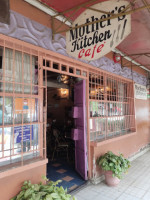 Mother's Kitchen Café outside