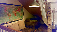 Pollyesther`s Lounge inside