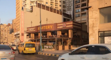 Trio R Cafe Sidi-bishr outside