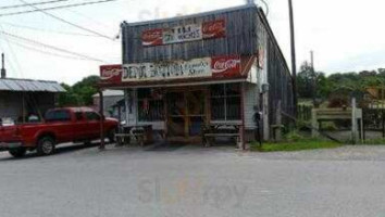 Depot Bottom Country Store outside