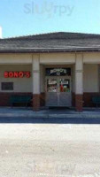 Bono's Pit Bar-B-Q outside