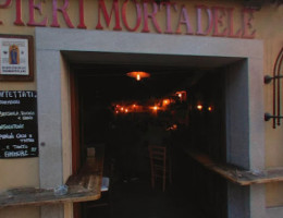 Osteria Pieri Mortadele outside