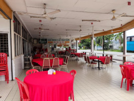 Kedai Makanan Laut Kebun Kelapa inside