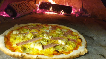 Pizza Pirate Au Feu De Bois inside