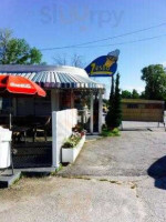 Zesto Drive-in outside