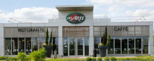 Del Arte outside