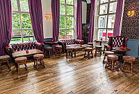 The Oxford Pub & Dining Room inside