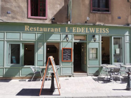 L'edelweiss outside