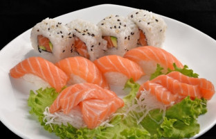 Le Bon Sushi food