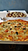 Amis Pizza food