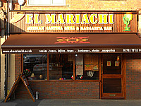 El Mariachi outside